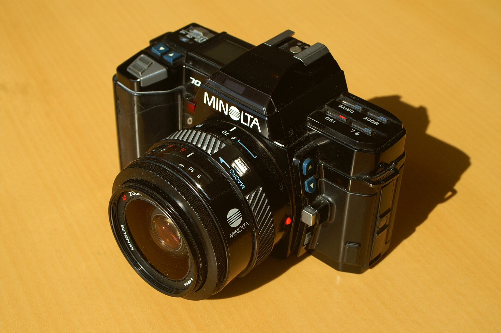 フィルムカメラ初心者レビュー】MINOLTA α-7000、αショックを与え今に