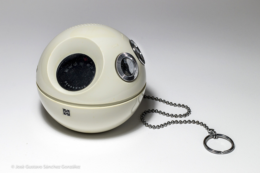 Panasonic R-70 “Panapet” AM Radio – Future Forms