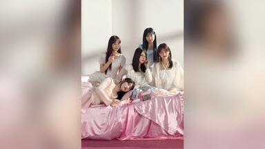 佐々木舞香 ラブソングに襲われる ピンクニット衣装 直筆 チュウ