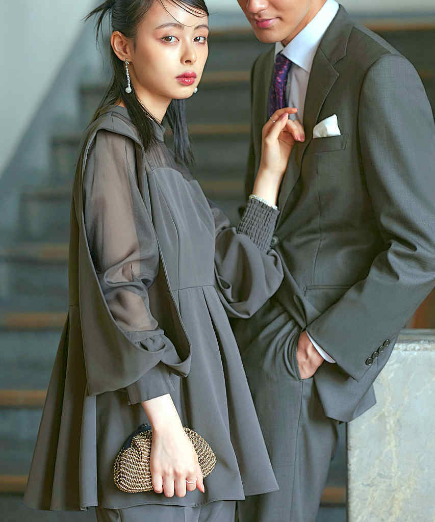 スリットスリーブペプラムトップス＆テーパードパンツセットアップ