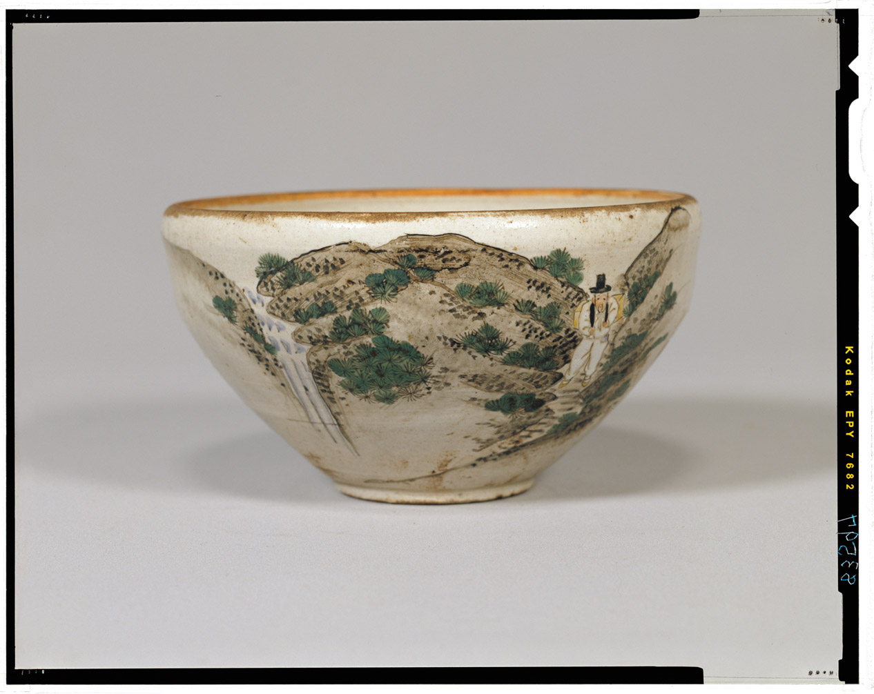 C0083597 色絵山水人物図鉢 - 東京国立博物館 画像検索