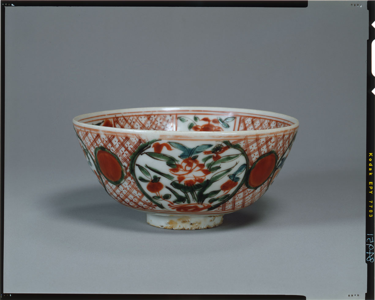 痴陶人作 呉須赤絵 椿文 尺大皿 日本人として初 大英博物館で個展を