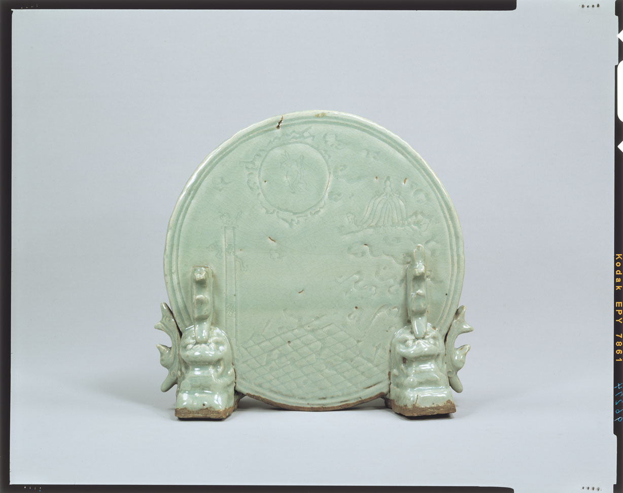 七官青磁 硯屏 明代 鳥 青磁透彫牡丹文硯屏 – 兵庫陶芸美術館 収蔵品