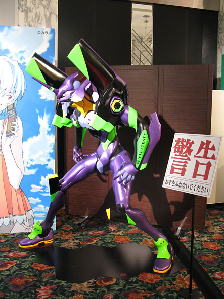 写真と動画で見る「SH-06A NERV」──NERV特別仕様ケータイ発売計画