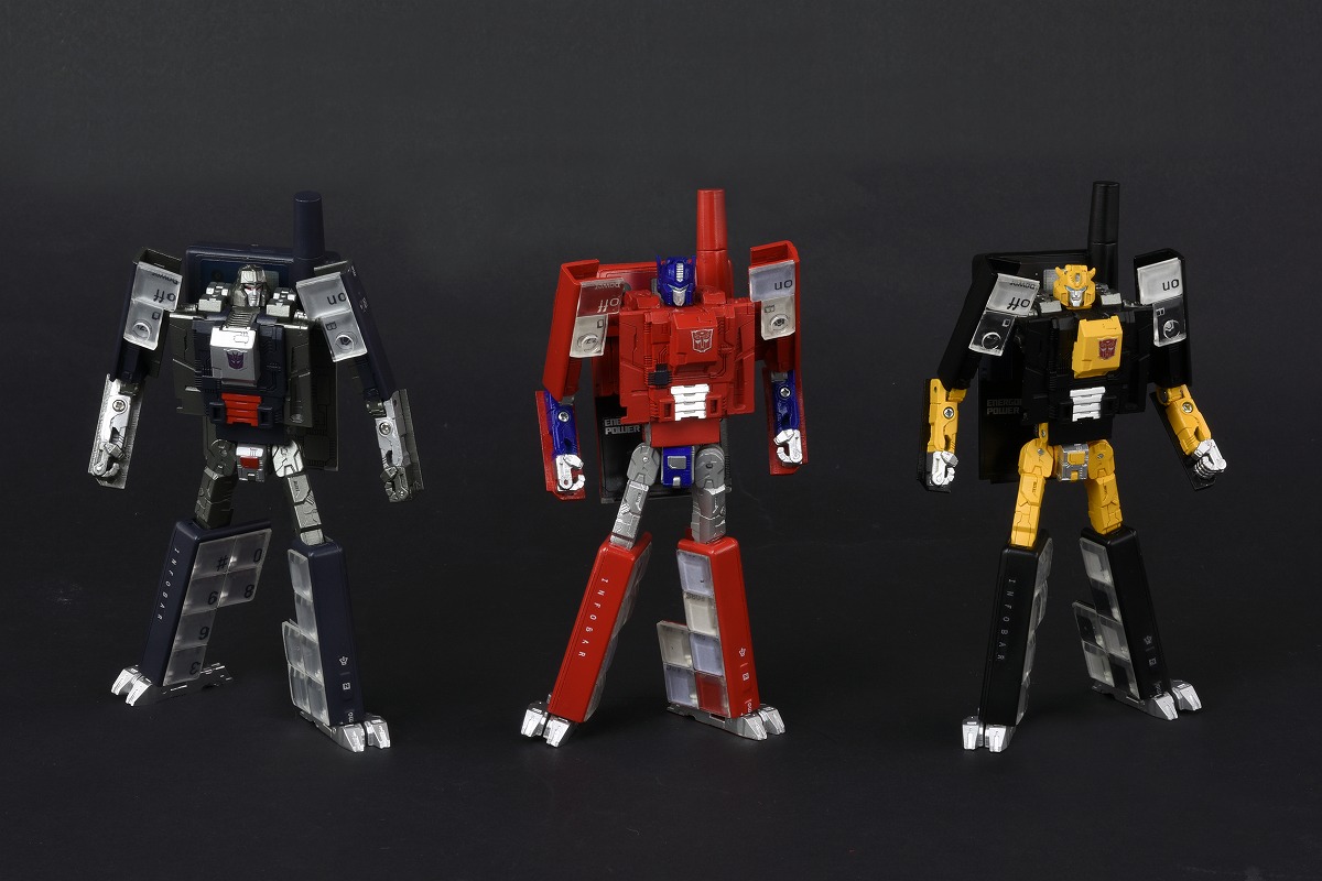 au × トランスフォーマー オプティマスプライム・バンブルビー・メガトロン