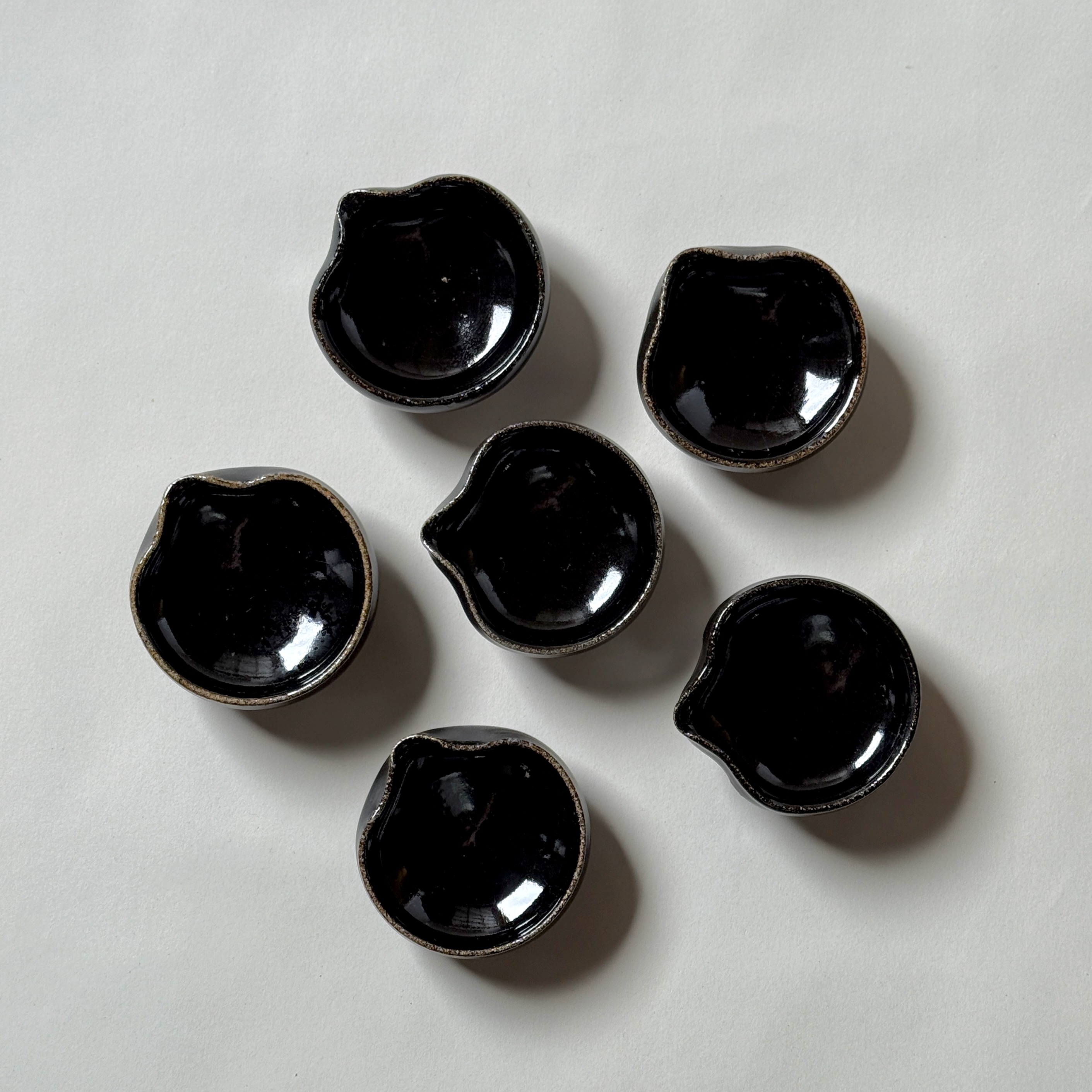 黒唐津片口型豆皿（6枚組） | 鏡山窯オンラインショップ