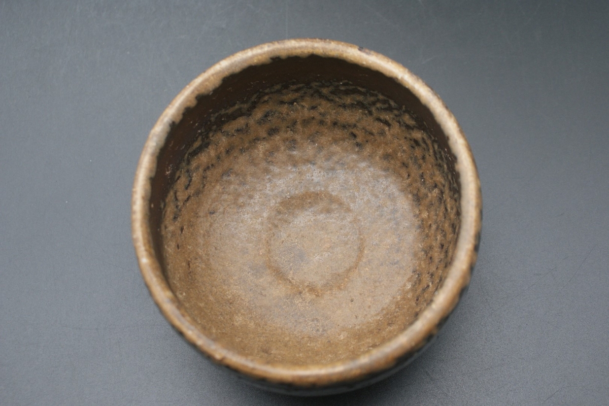 人間国宝》伊勢﨑 淳 作 備前 黒茶碗（桐箱後日） | 陶備堂オンライン