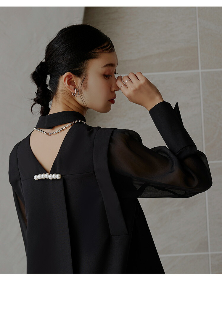 バックパールデザイントップス×フレアスリットパンツセットアップ