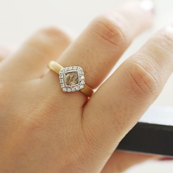 天然ダイヤモンド原石（蛍光あり） 1.875カラット 天然ダイヤモンド