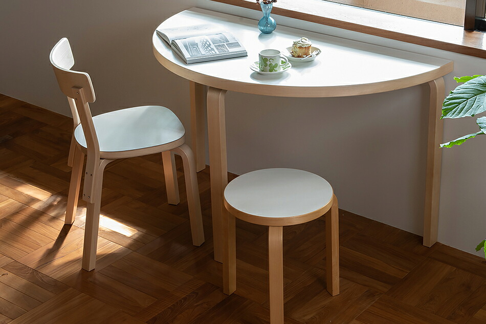 杉のベンチ69 座面は杉の模様、湾曲が綺麗、脚は湾曲の丸太風 杉の