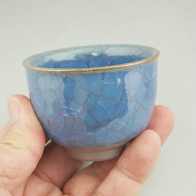 紺青磁ぐい呑 利宗 （変形） - 京焼清水焼 松韻堂