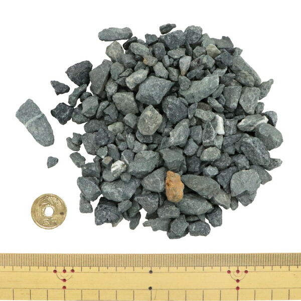 楽天市場】青砕石 5-13mm [6号 砕石] 400kg (20kg×20袋) | 砂利 石 庭