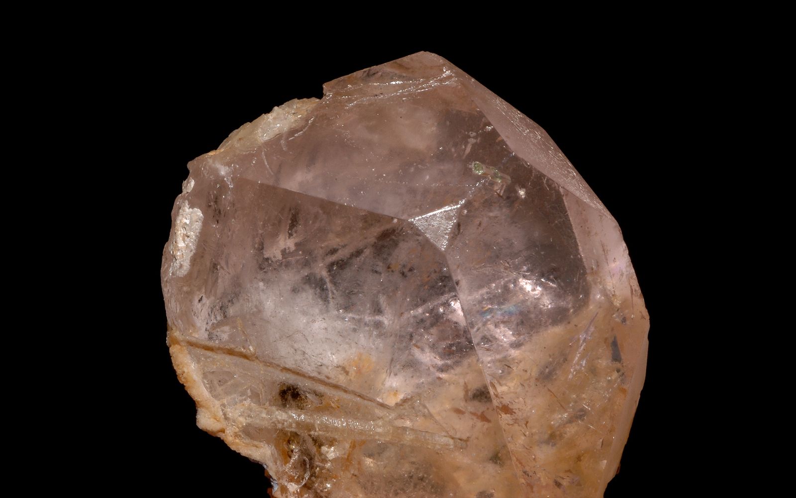 モルガナイトは桜色に輝く4月の誕生石｜多彩なベリル種の紹介と楽しみ