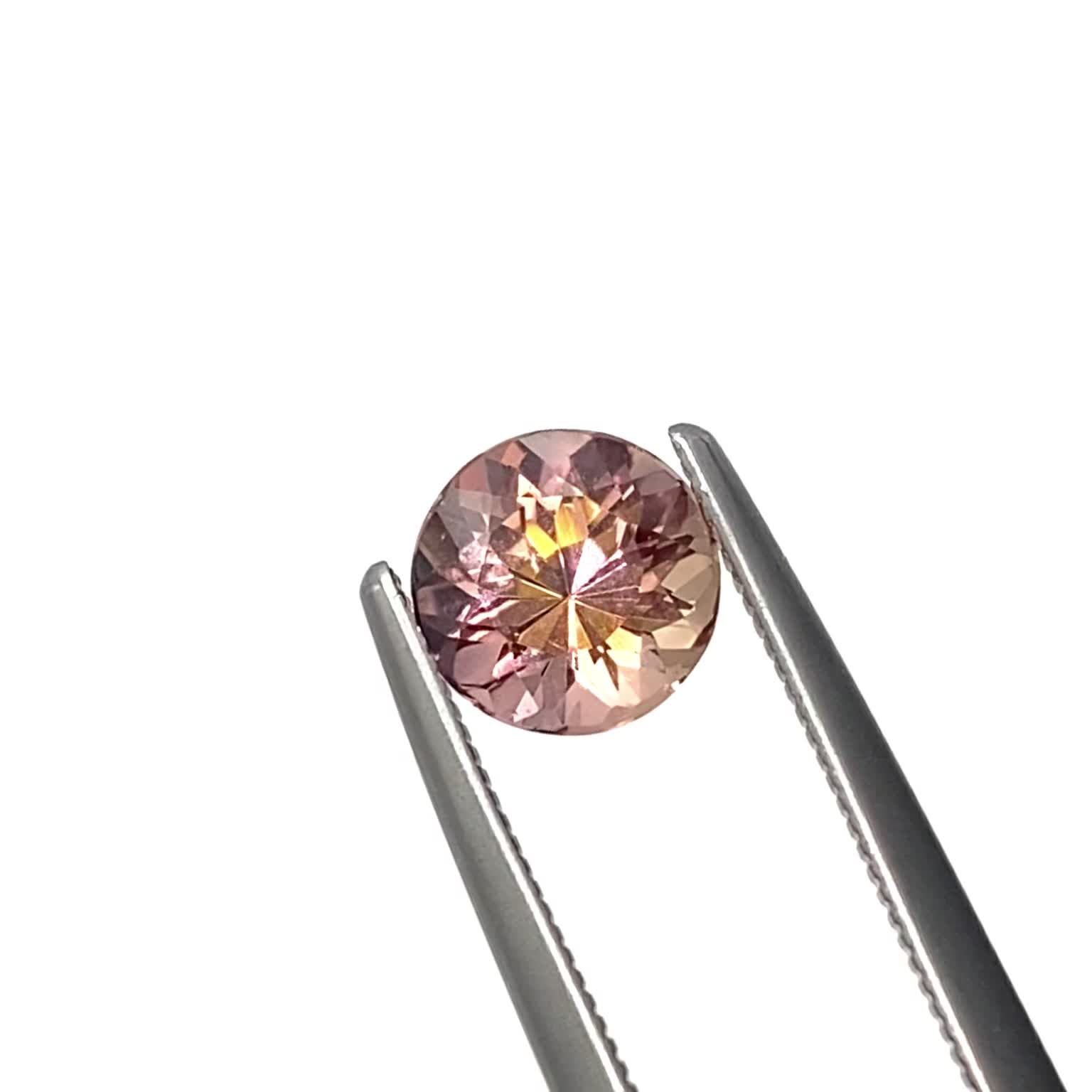 インペリアルトパーズ(宝石名トパーズ)ブラジル産 識別済 1.07ct / 6.3