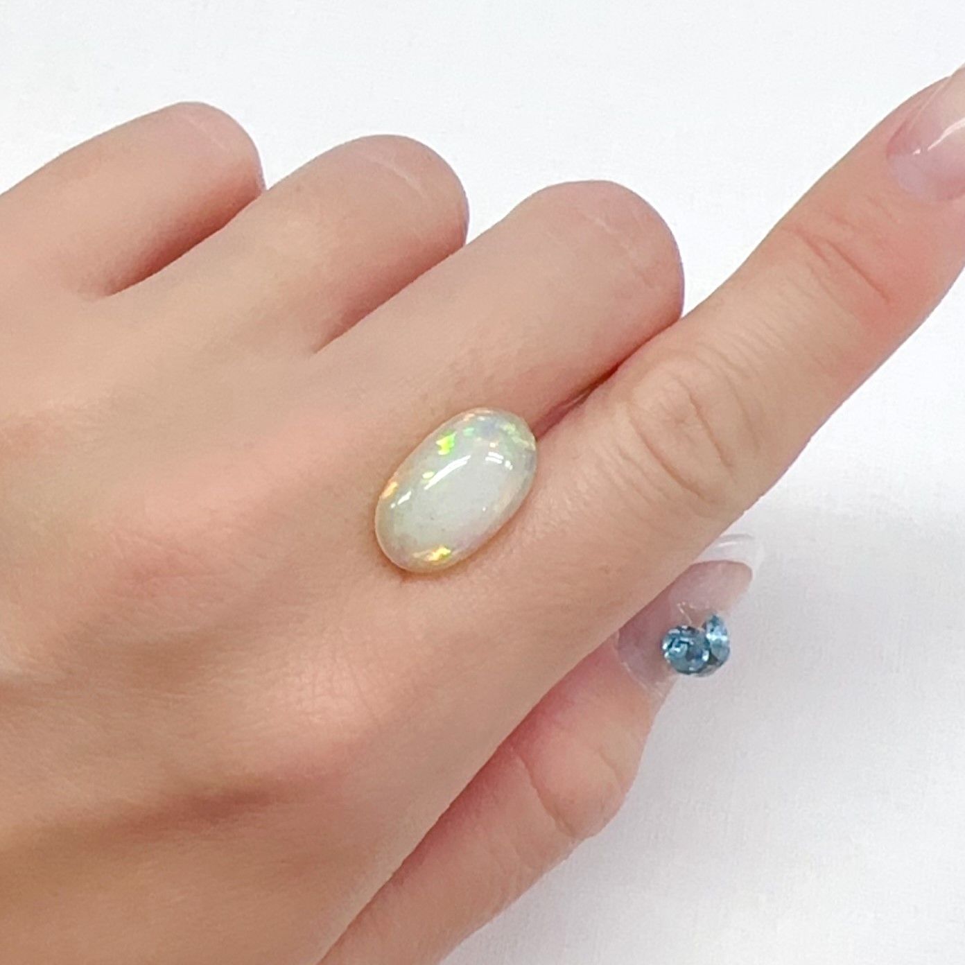 ハニカムオパール エチオピア産 5.13ct / 16.9x10.3mm前後 [240427154