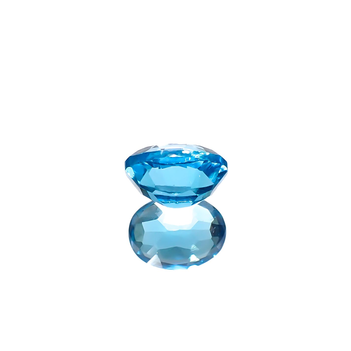 スイスブルートパーズ ブラジル産 1.98ct [241229575]8.2x6.3mm前後