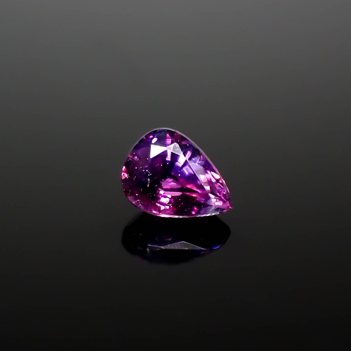 ウィンザーサファイア タンザニア・ウィンザー産 0.33ct / 4.7x3.4mm