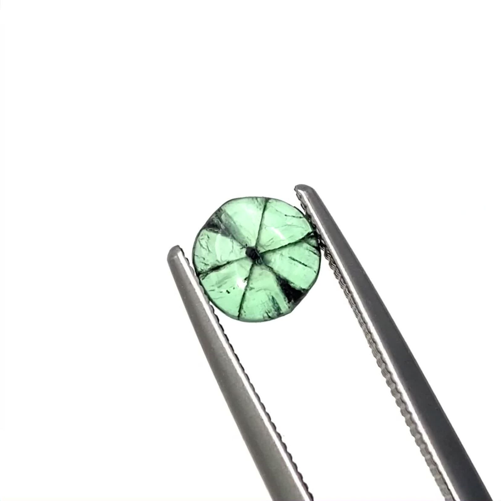 トラピッチェエメラルド コロンビア産 0.64ct / 5.8x5.7mm前後