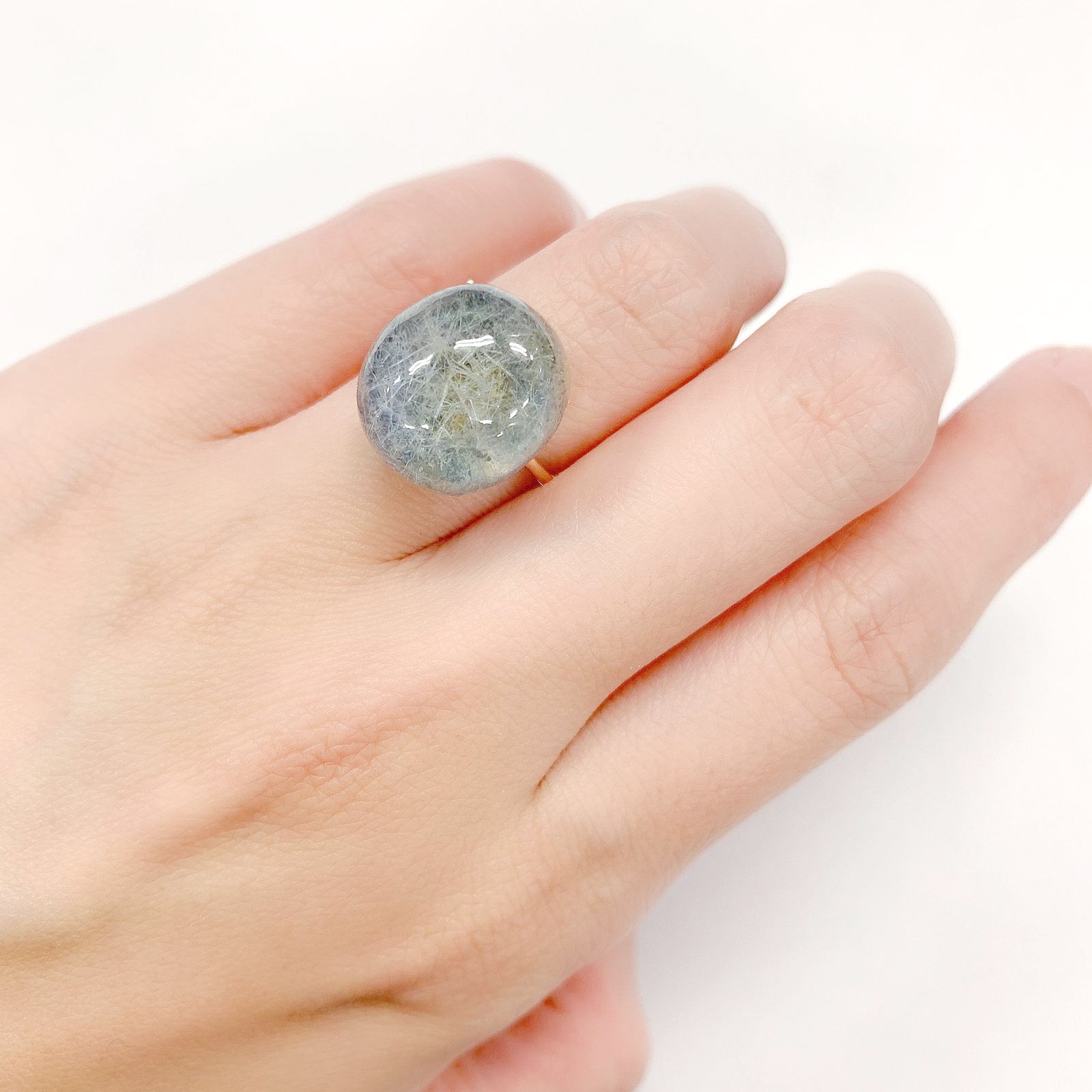 デュモルチェライトインクォーツ ブラジル産 12.89ct / 14.5x13.1mm