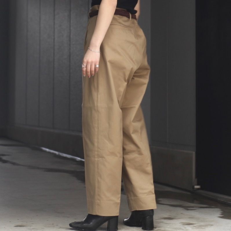 UNIVERSAL PRODUCTS - 【再販売通知受付可能】One Tuck Chino Trousers