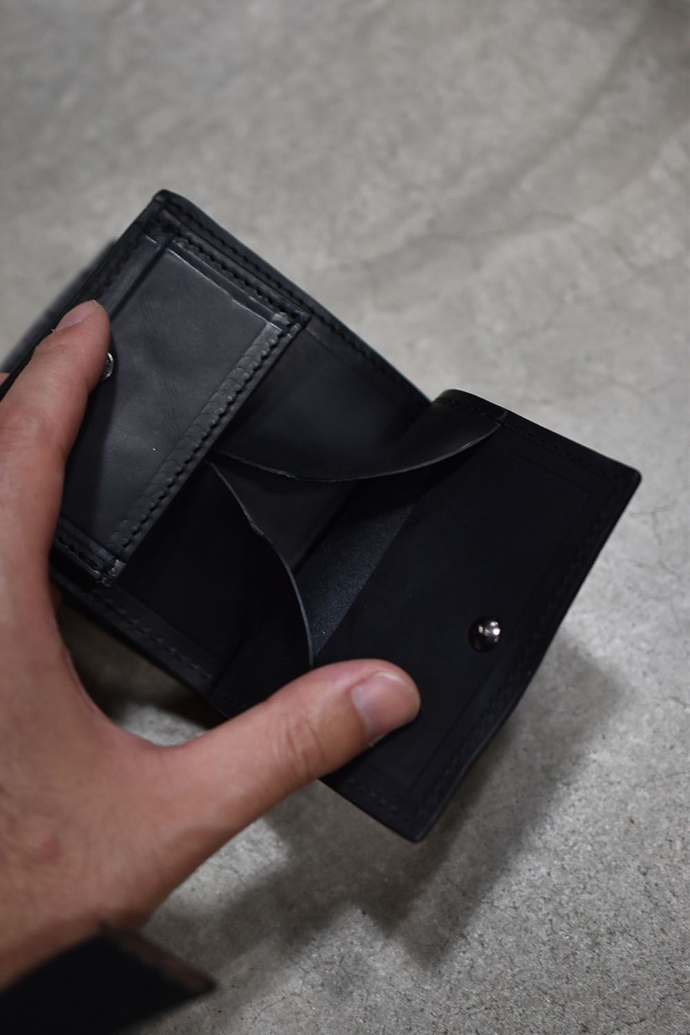 ISAMU KATAYAMA BACKLASH - GUIDI オイルカーフ二つ折り財布