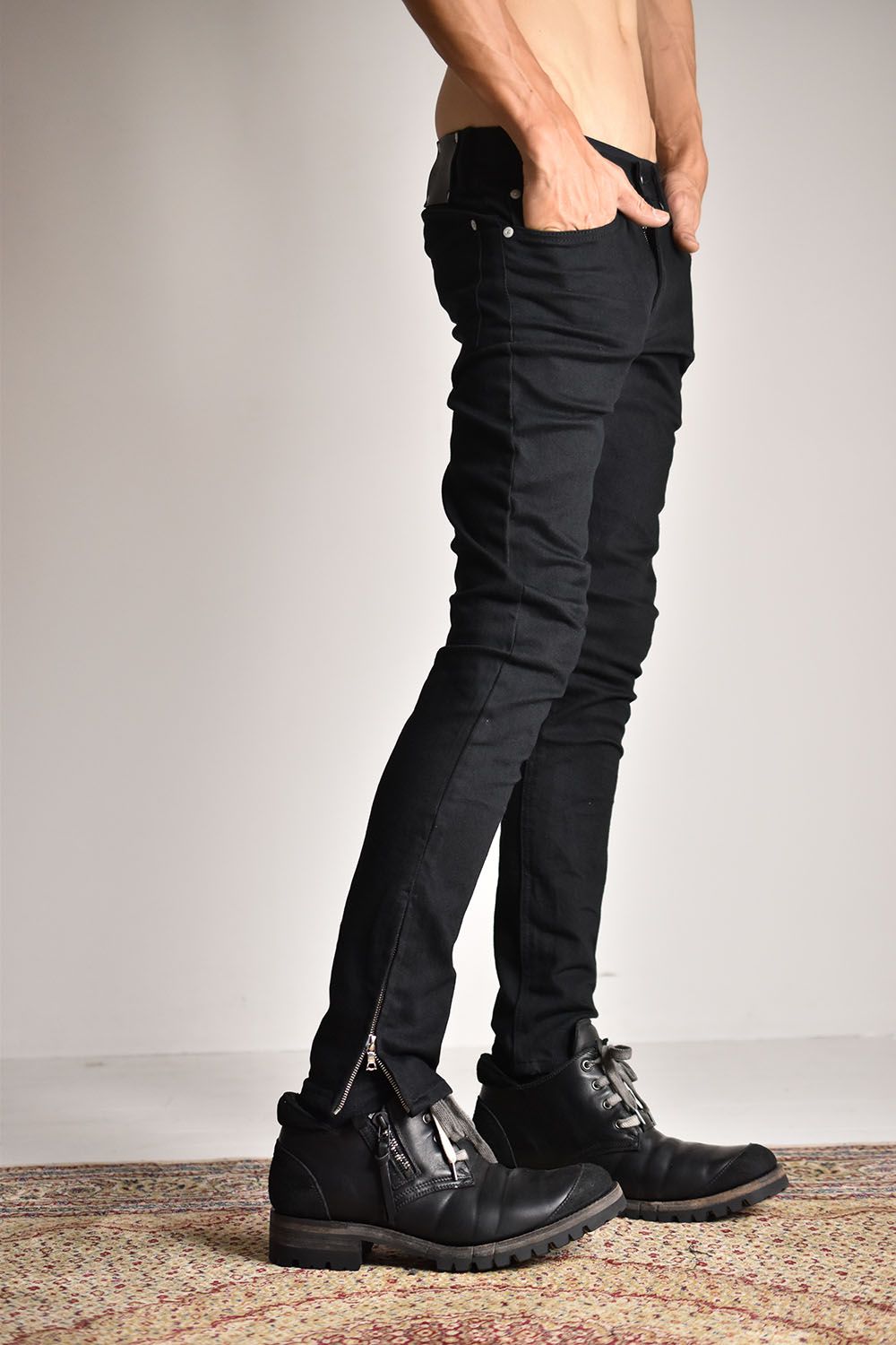 ISAMU KATAYAMA BACKLASH - Stretch Denim KYOTO Black Dye Super