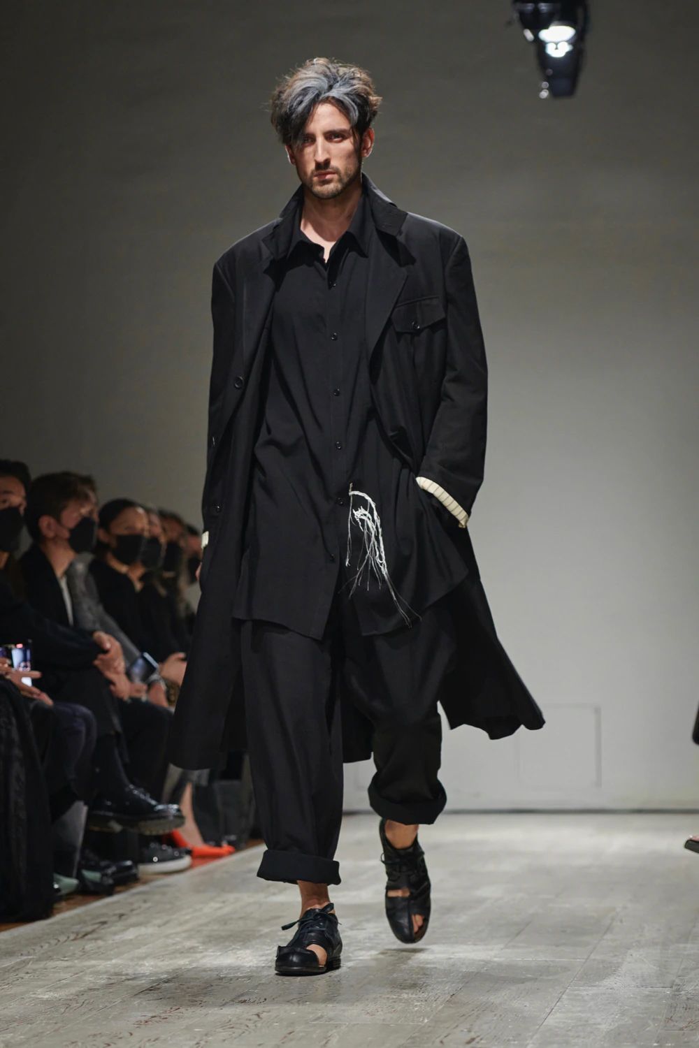 2025 Yohji Yamamoto ブラックブローチ 新品 Yohji Yamamoto POUR