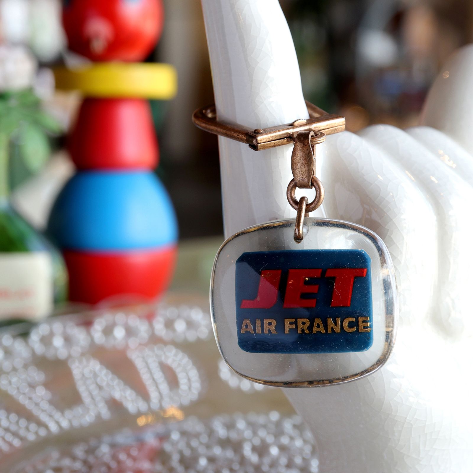 古い雑誌広告とブルボンキーホルダー エールフランス ブロカント