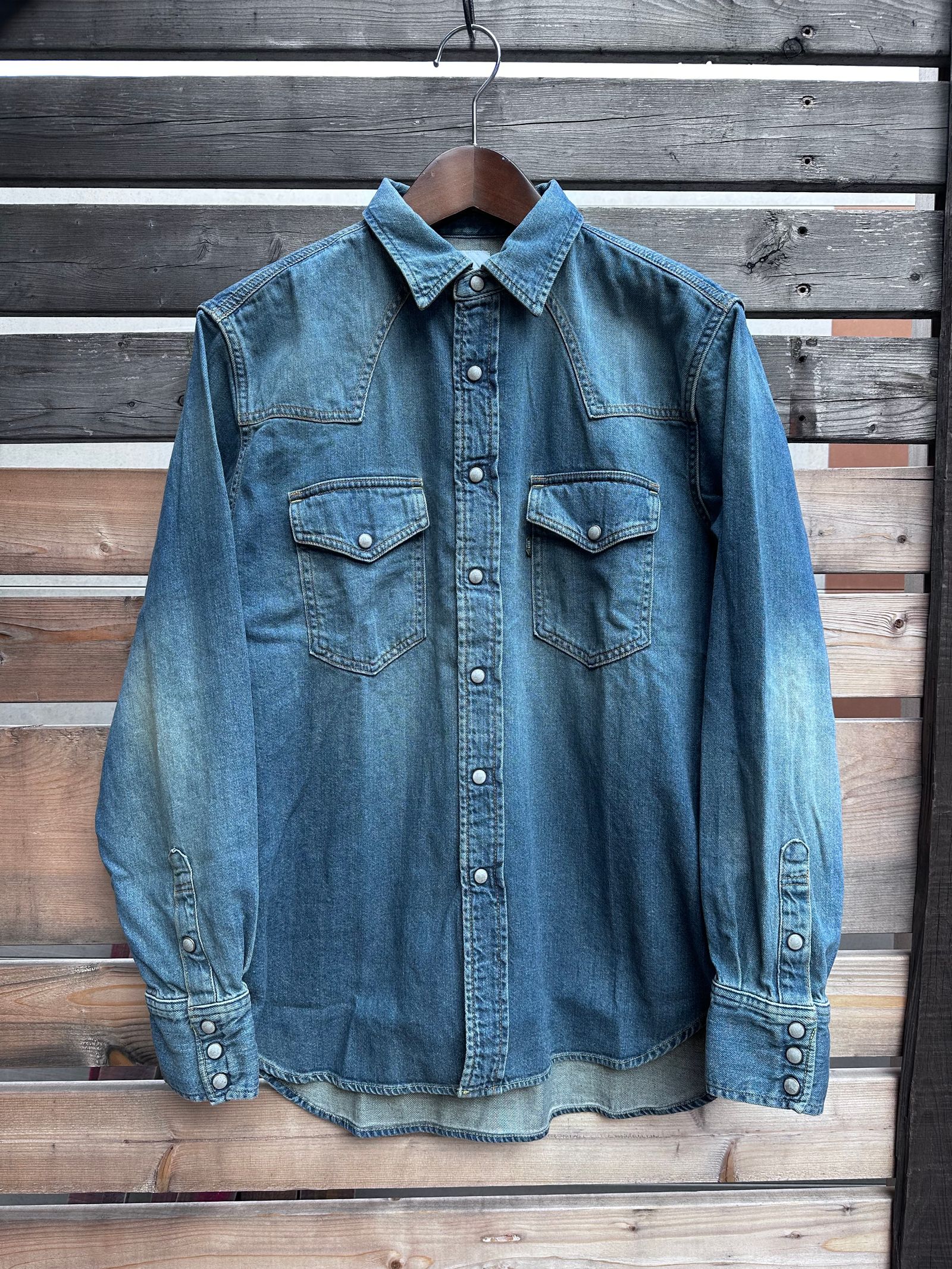 B'z 30周年エキシビション 岡山デニム 稲葉浩志 Amazon.co.jp: B'z