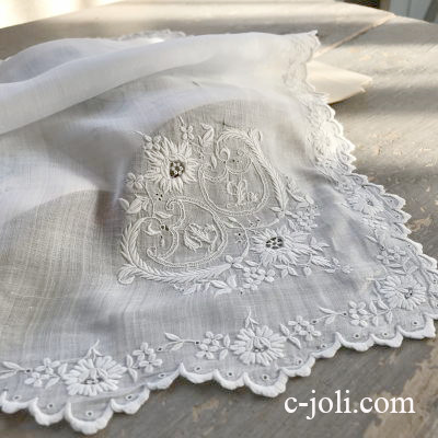 E-810 フランスアンティーク刺繍ハンカチ 19世紀ホワイトワーク手刺繍