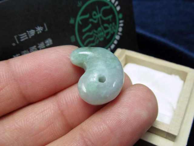 ☆翡翠原石☆糸魚川硬玉【横川・転石・カチ割り27.7kg】