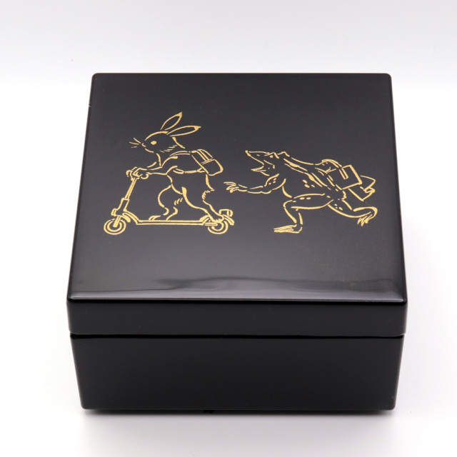 漆芸 蒔絵と沈金の唐草模様の菓子皿 8枚組 古箱付 漆芸 蒔絵と沈金の