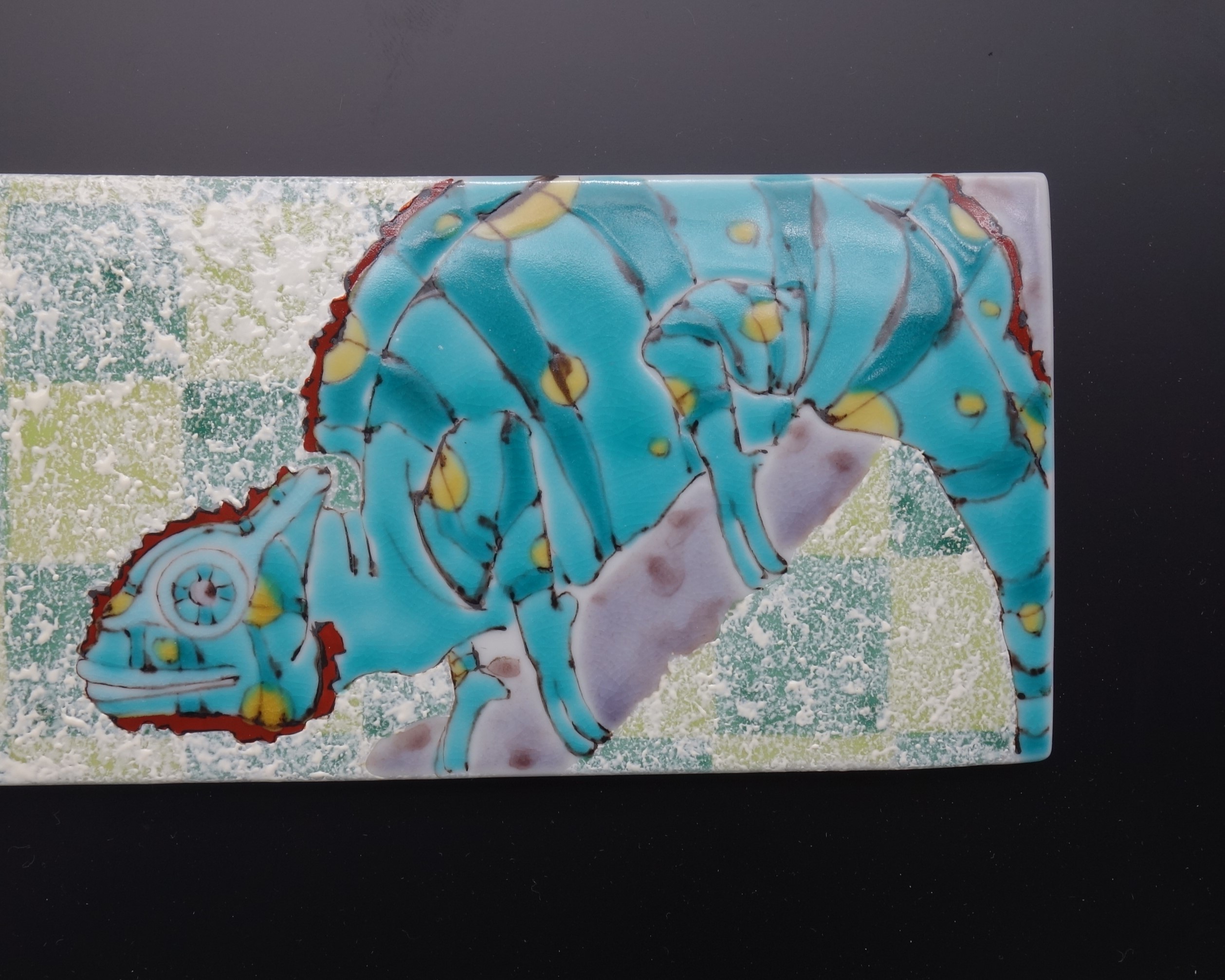 陶額 洋彩カメレオンの絵 [ 山近泰 ]