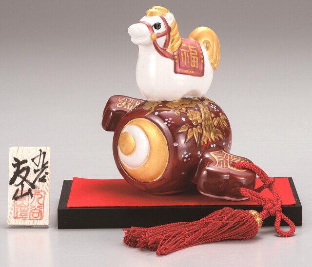 九谷焼縁起干支 4.5号雲乗り午 青九谷（（飾台・敷物・立札付） [ 陶香窯 ]