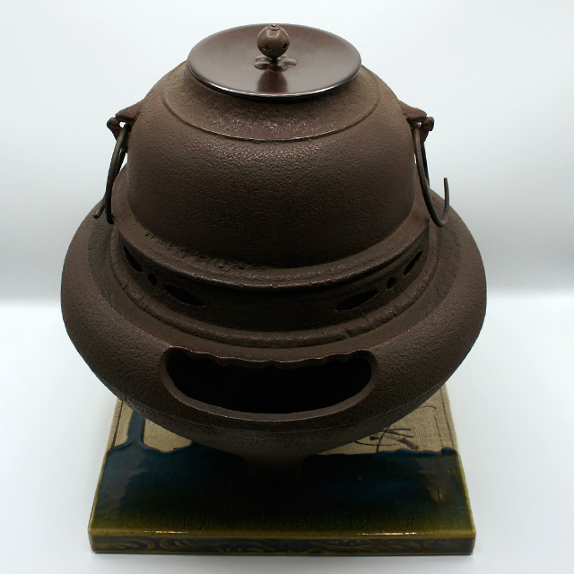 商標あじろ鉄 鬼面風炉釜（前瓦・敷板・鐶付き） 1式 鈴鹿園