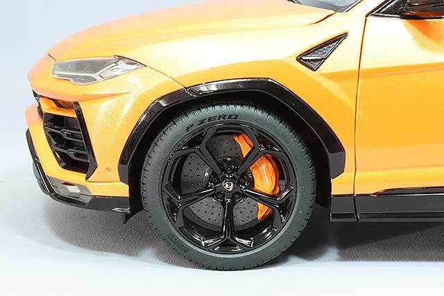 オートアート コンポジット 1/18 ランボルギーニ ウルス パールオレンジ