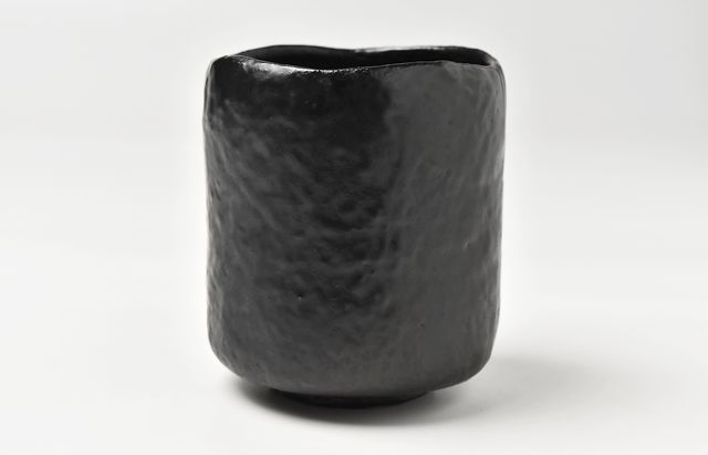 鈴木重孝 25 窯変引き出し黒筒茶碗（木箱付） ｜ 暮らしのうつわ花田