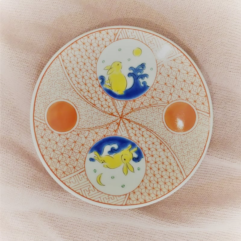 花と扇のデザインの陶器の器 九谷 花と扇のデザインの陶器の器 九谷