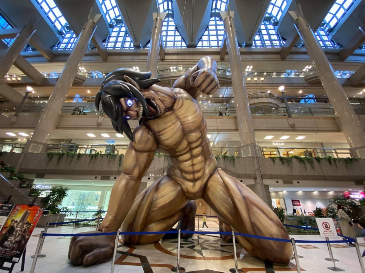 迫力ある等身大「エレン巨人」は高さ8.5メートル - ヨコハマ経済新聞