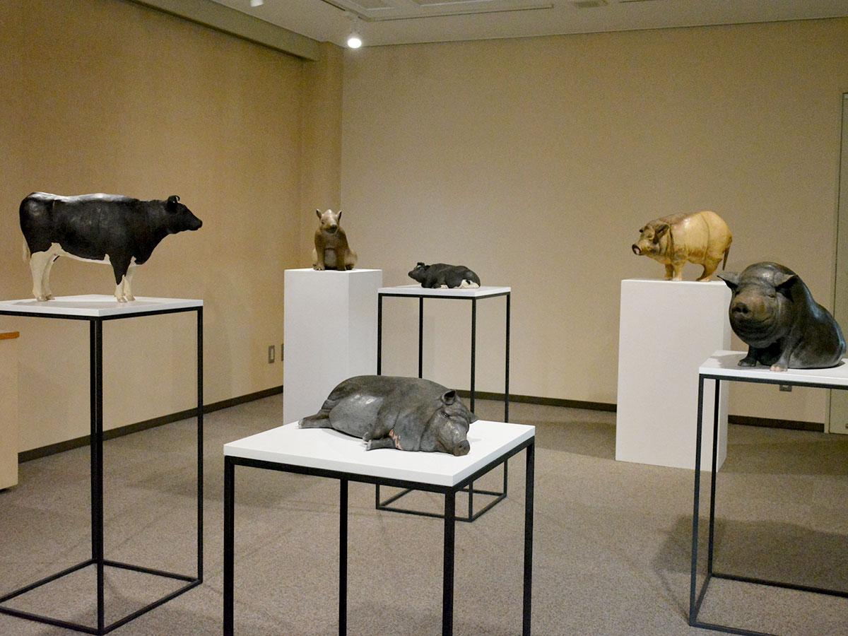 松本のギャラリーで「動物の乾漆彫刻」展 リアルな姿、じっくりと