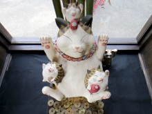 招き猫美術館にある横尾忠則の作品1 - 岡山経済新聞