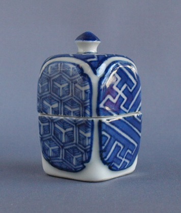 2716 染付香合 竹虎文 徳昇作 2716 染付香合 竹虎文 徳昇作 2716 染付