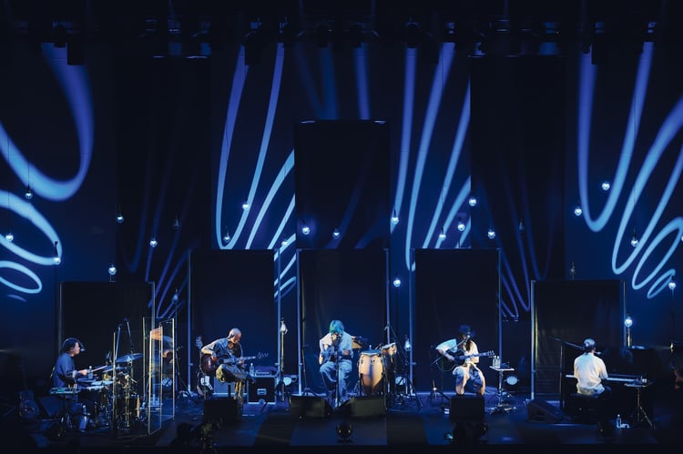 Kroiがバンドの新たな姿を提示、多彩なアレンジで魅せた初