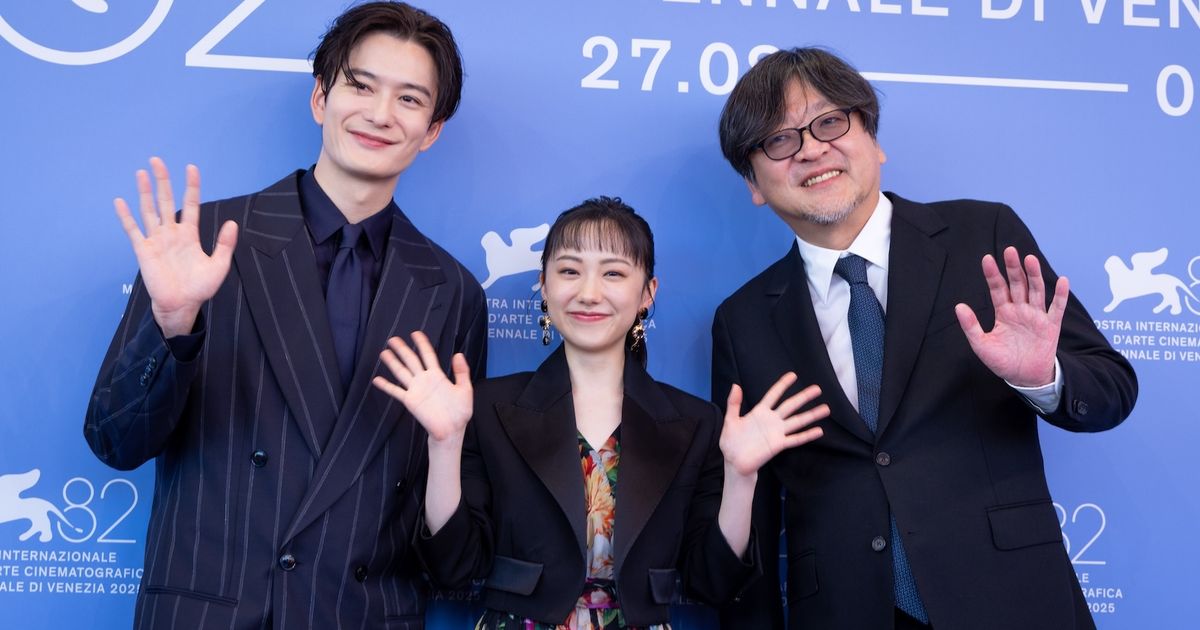 果てしなきスカーレット B2サイズポスター 非売品 細田守芦田愛菜 岡田