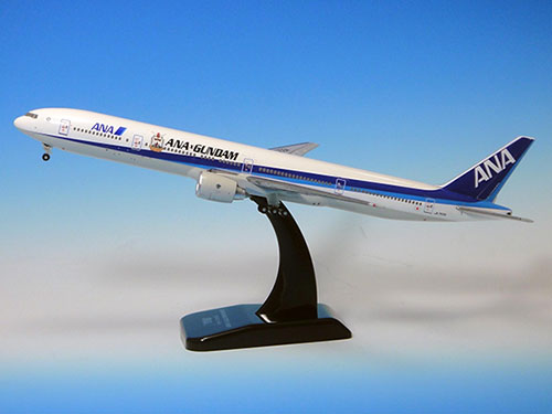 全日空商事1/200 ANA B777-300 国内線用機体 ガンダム特別塗装機