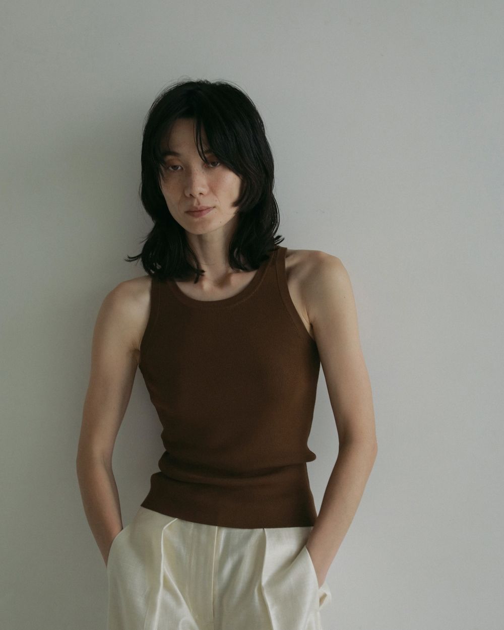 JIAN YE CIRCLE NOSLEE CHARCOAL タンクトップ jian ye ノースリーブ