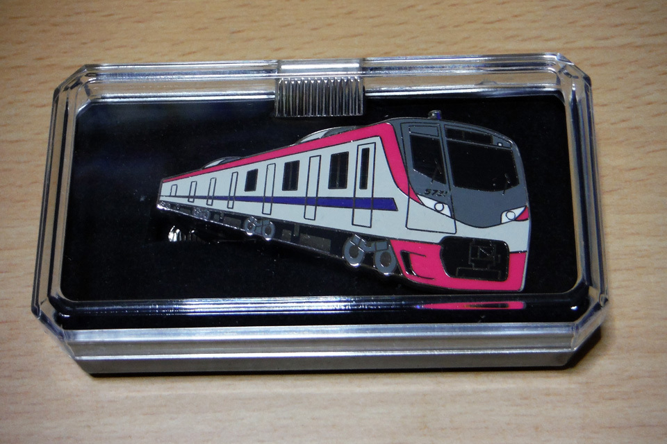 京王電鉄 5000系 記念乗車証 ネクタイピン&バッチASCII.jp：京王