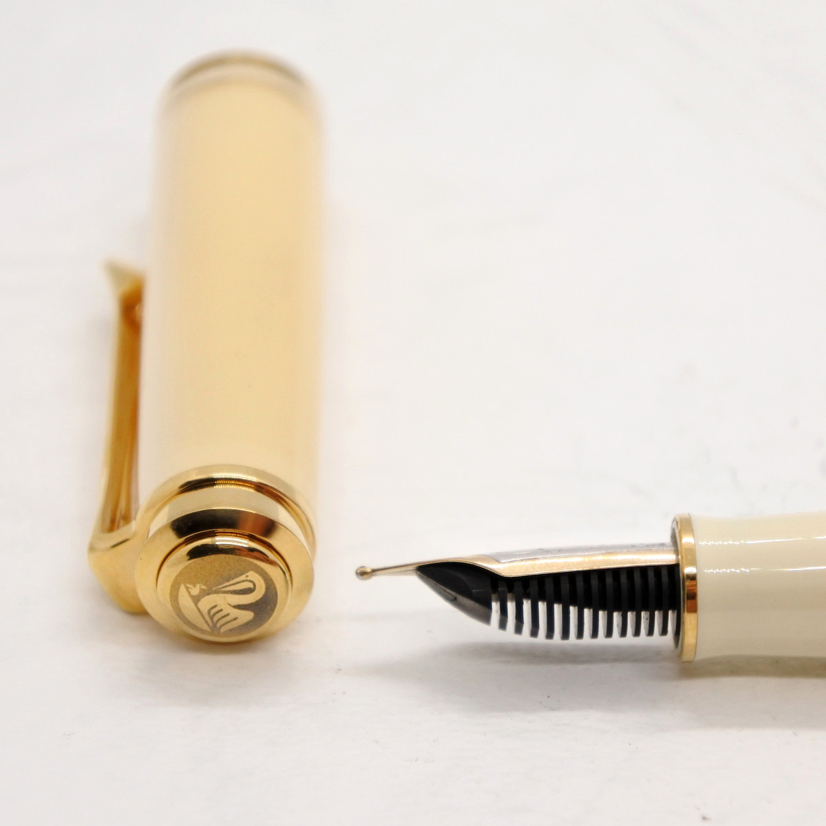 ペリカン M320 Pearl F 18金