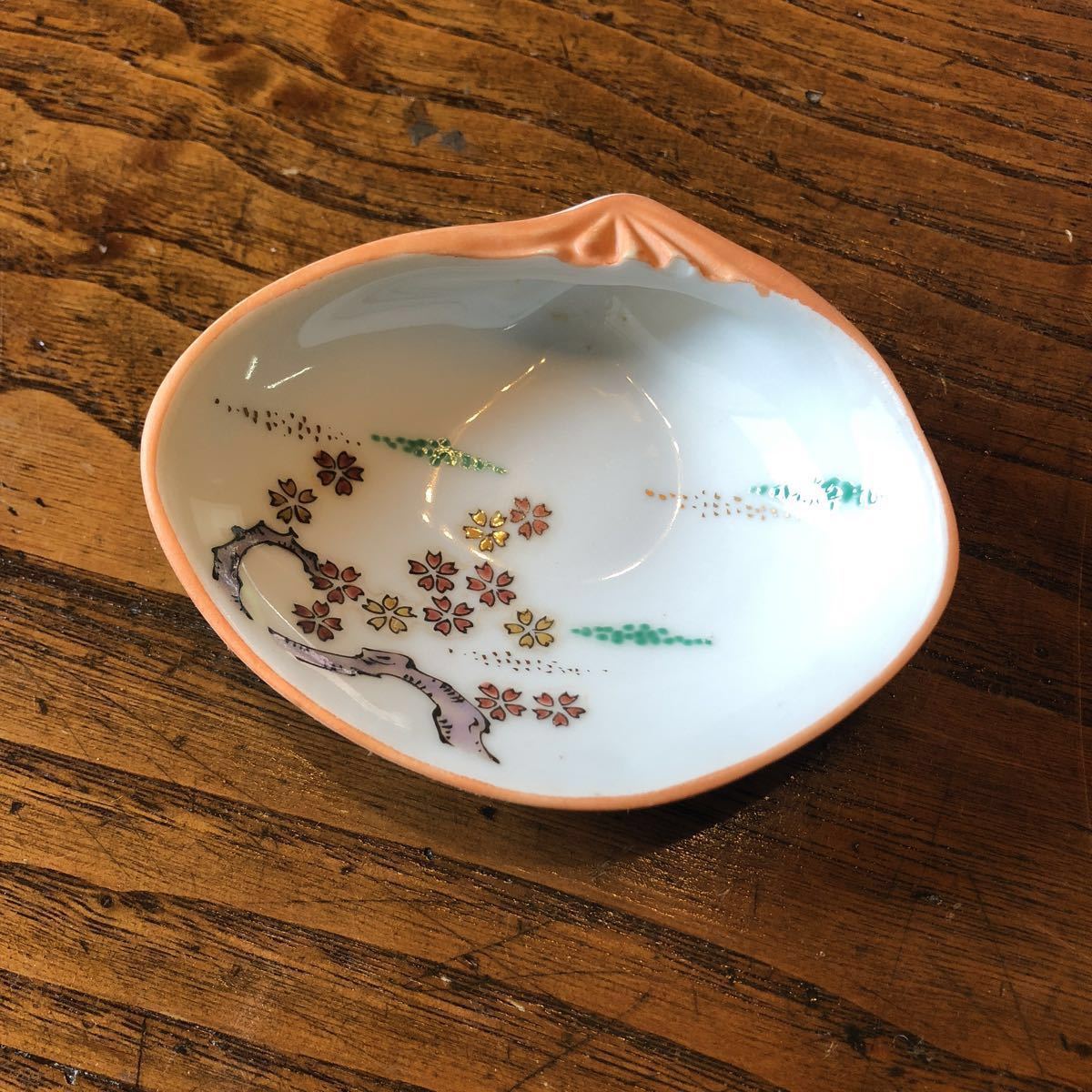 貝の形の三足菓子皿 屋島焼 陶器製 【公式通販】