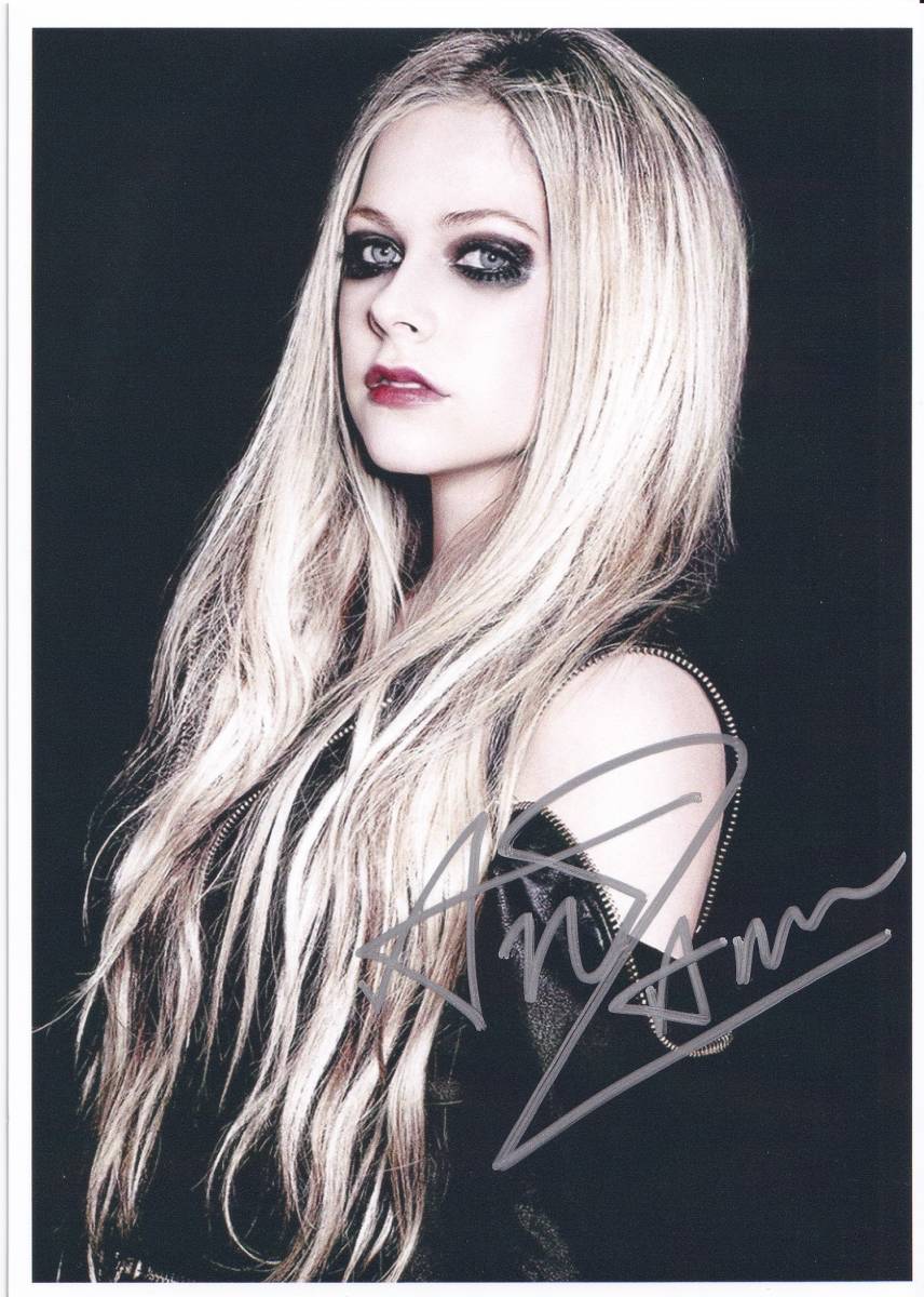アヴリル・ラヴィーン直筆サイン入り2Lサイズ写真‥Avril〜 【公式通販】